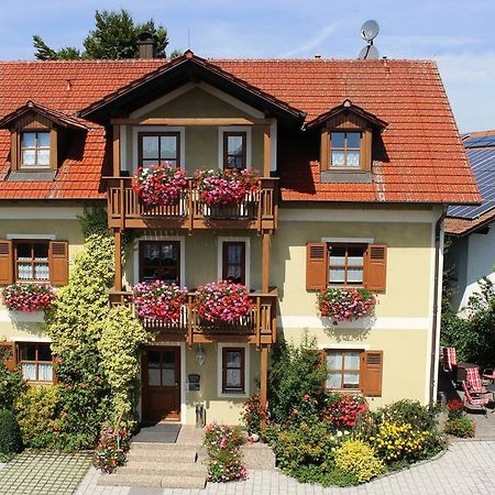 Gaeste-Haus Roesch Wiesent Екстериор снимка