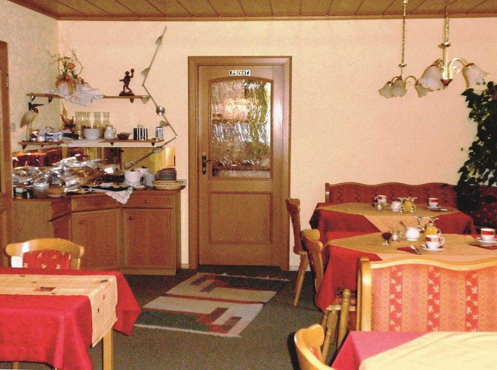 Gaeste-Haus Roesch Wiesent Екстериор снимка